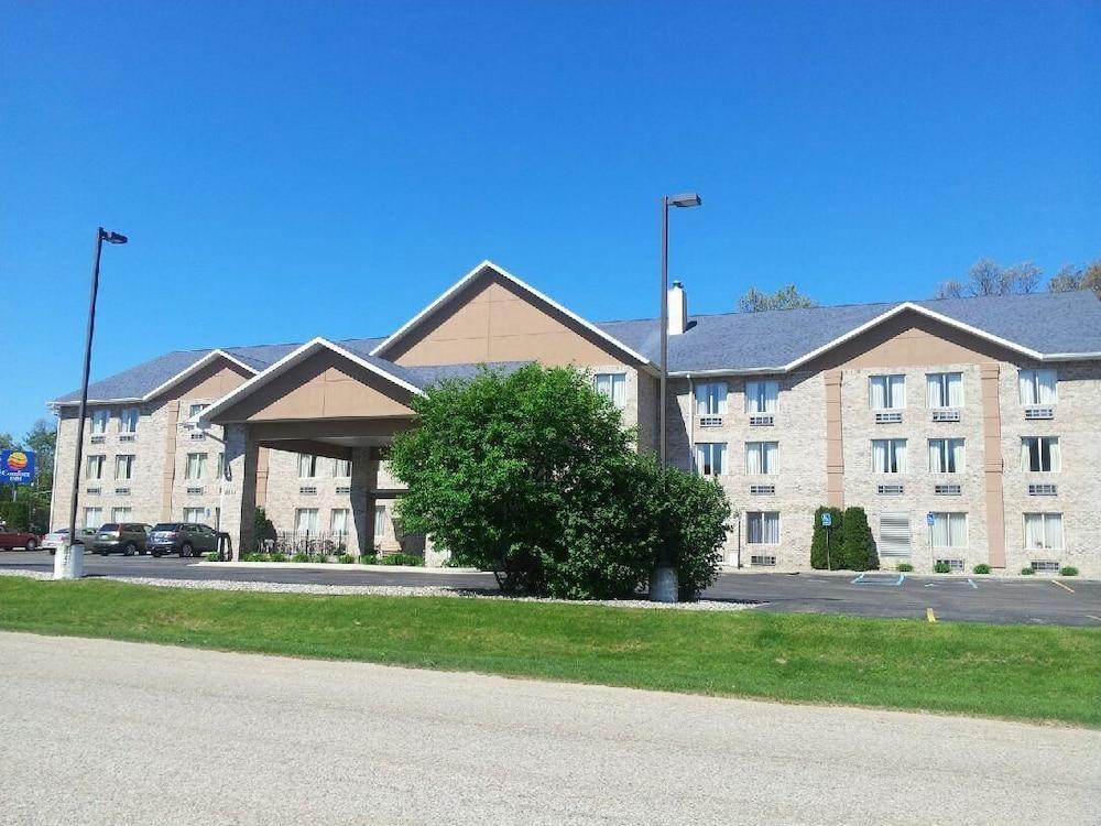 Comfort Inn Whitehall Near Michigan'S Adventure Exterior photo