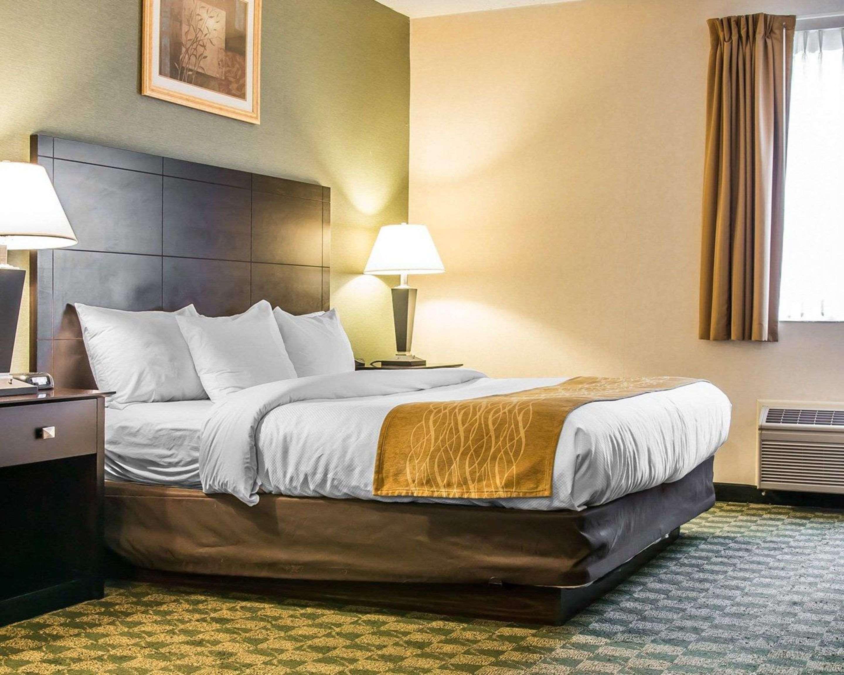 Comfort Inn Whitehall Near Michigan'S Adventure Exterior photo