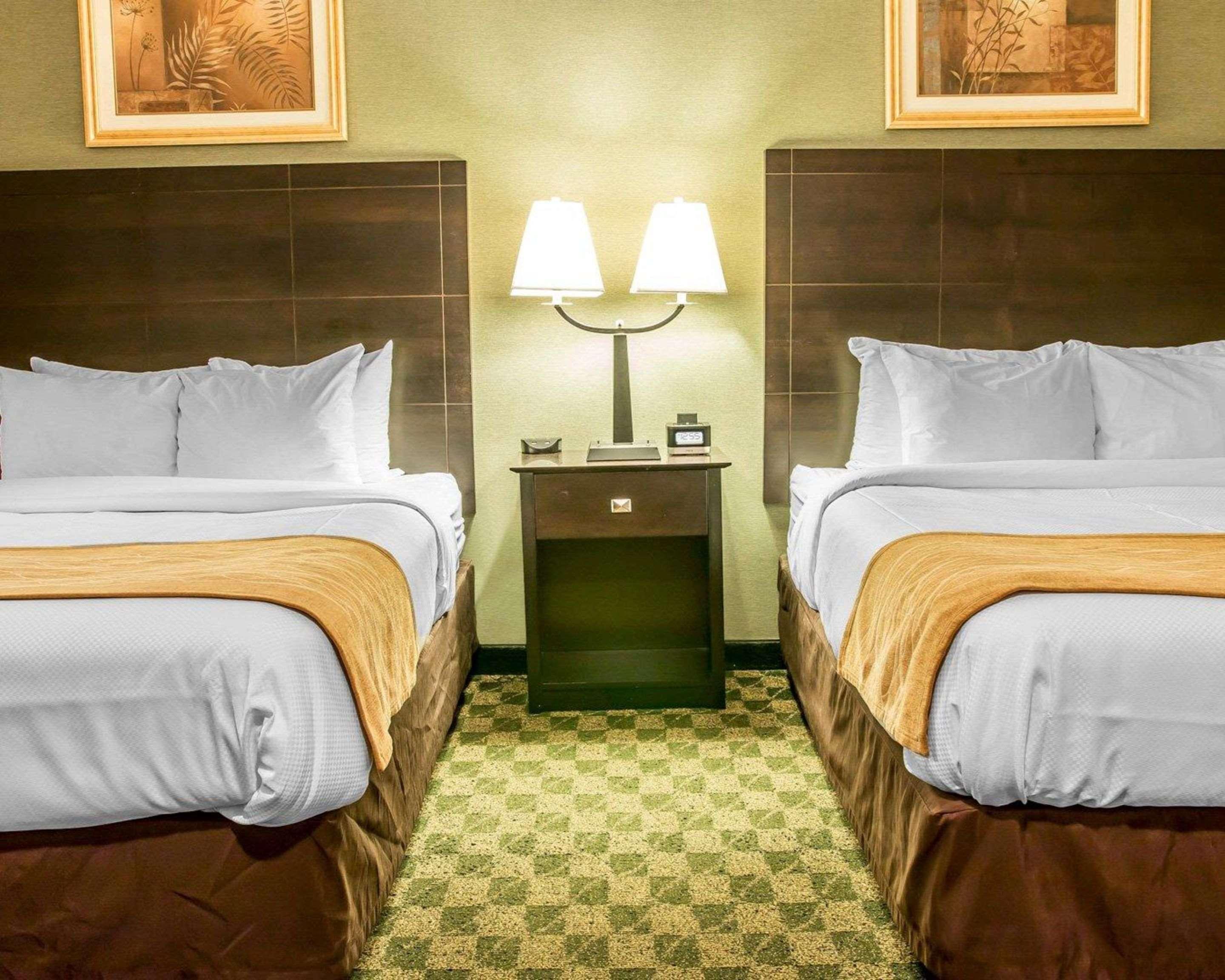 Comfort Inn Whitehall Near Michigan'S Adventure Exterior photo