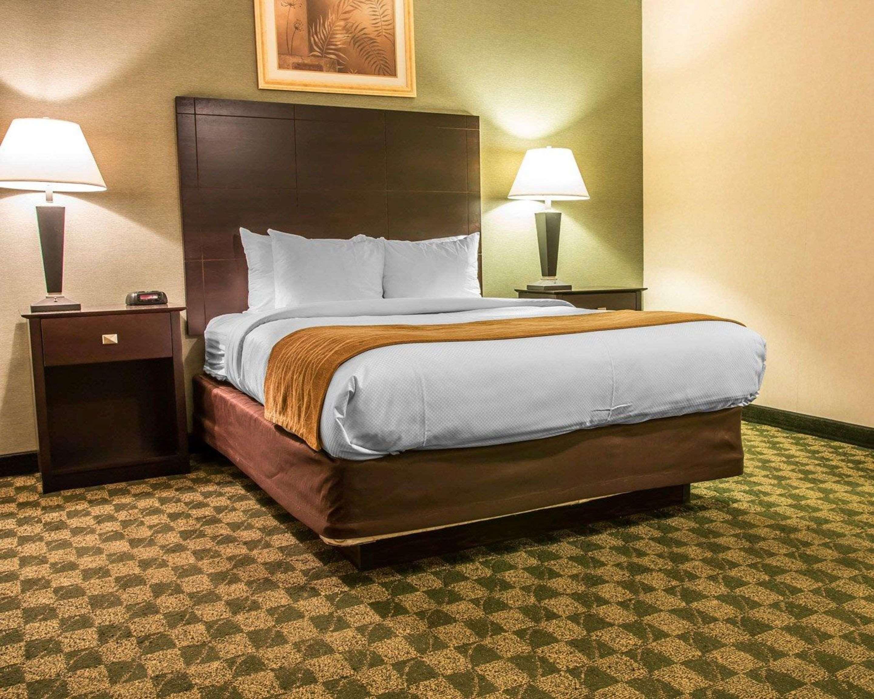 Comfort Inn Whitehall Near Michigan'S Adventure Exterior photo