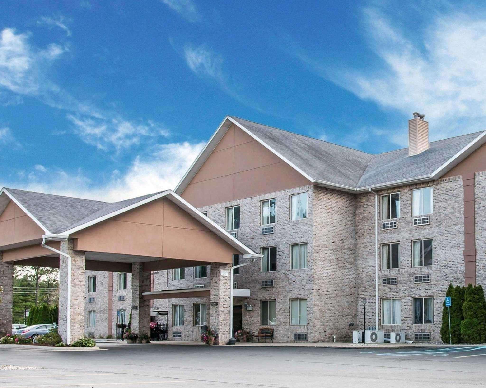 Comfort Inn Whitehall Near Michigan'S Adventure Exterior photo