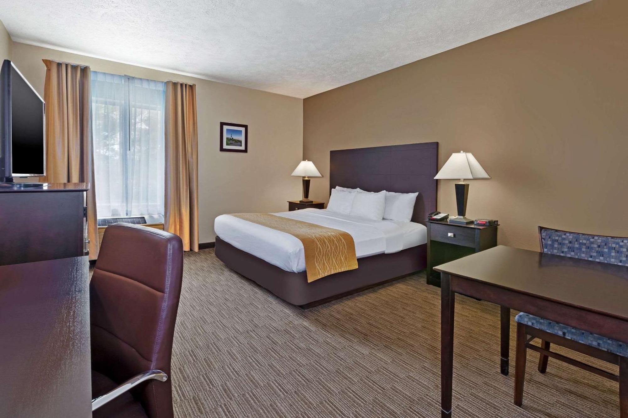 Comfort Inn Whitehall Near Michigan'S Adventure Exterior photo