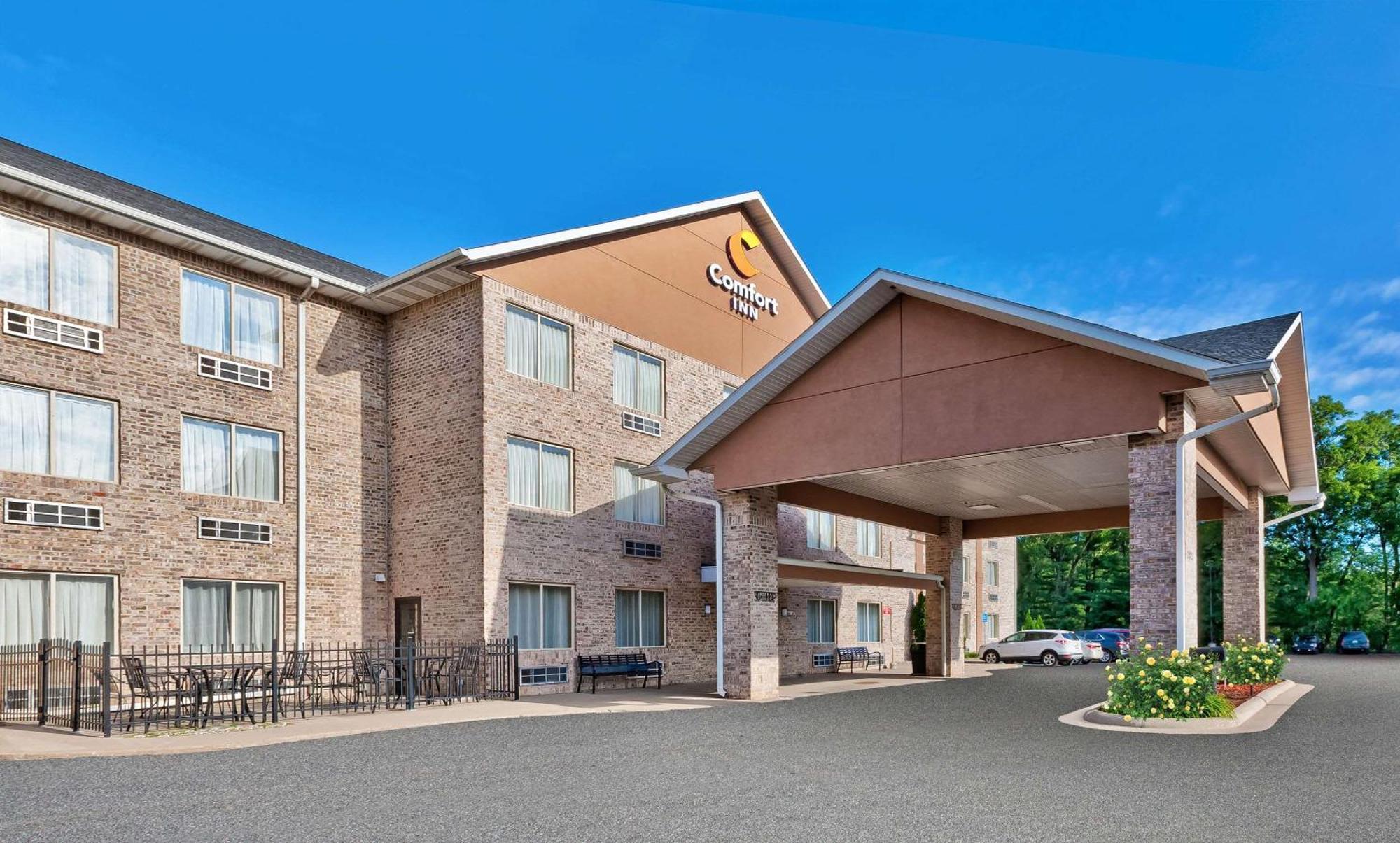 Comfort Inn Whitehall Near Michigan'S Adventure Exterior photo